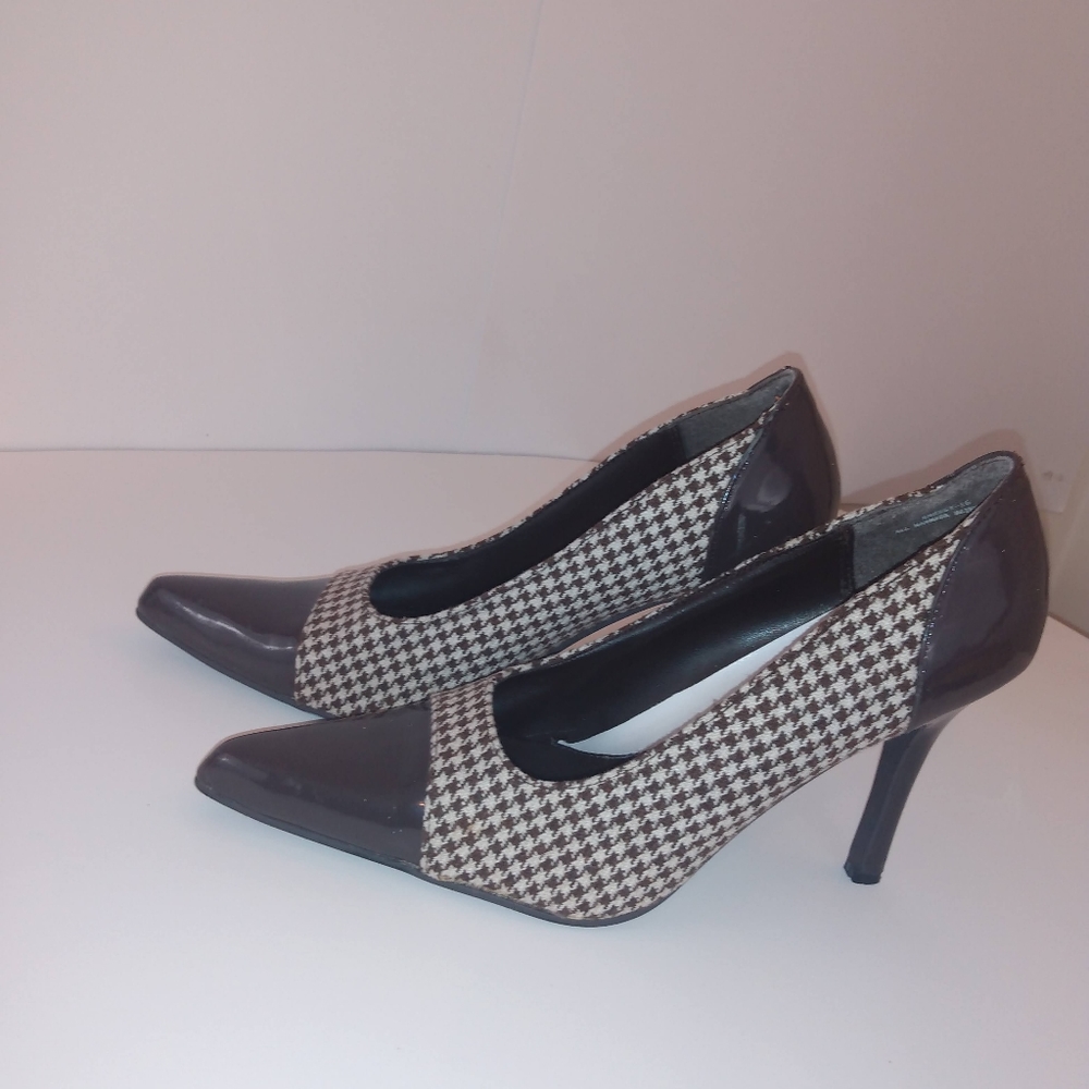 Anne Michelle -Energy 16 aHoundstooth pump